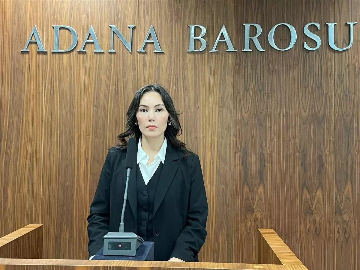 Adana'da avukatlar Kadına Yönelik Şiddete Karşı Mücadele Günü'nde basın açıklaması yaptı