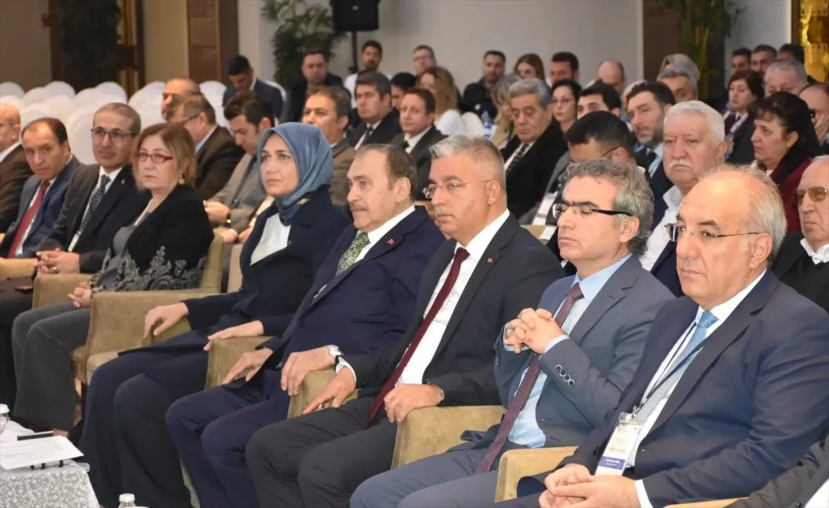 Afyonkarahisar\'da Tıbbi ve Aromatik Bitkiler Çalıştayı Düzenlendi