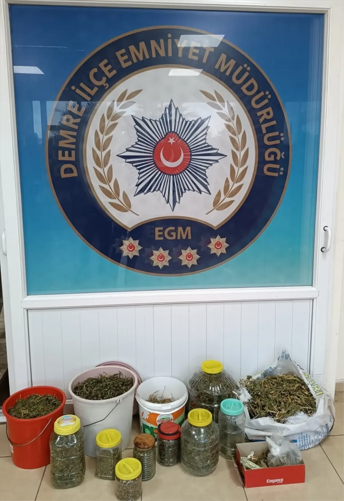 Demre\'de 4 Kilo Esrar Ele Geçirildi, Zanlı Tutuklandı