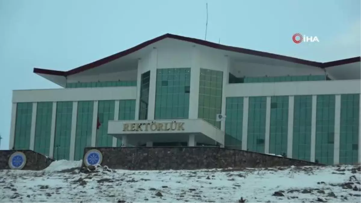 Ardahan Üniversitesinde Temizlikçi Camdan Düşerek Hayatını Kaybetti