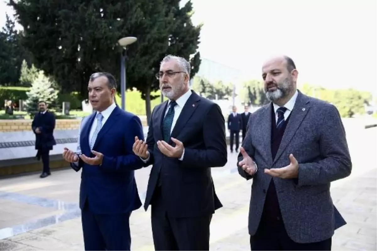 Bakan Işıkhan, Azerbaycan ve Türk Şehitliği\'ni ziyaret etti