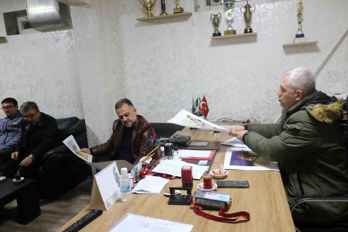 AK Parti Osmangazi Belediye Başkan Aday Adayı Serkan Işık, AVP Cihanspor\'u Ziyaret Etti