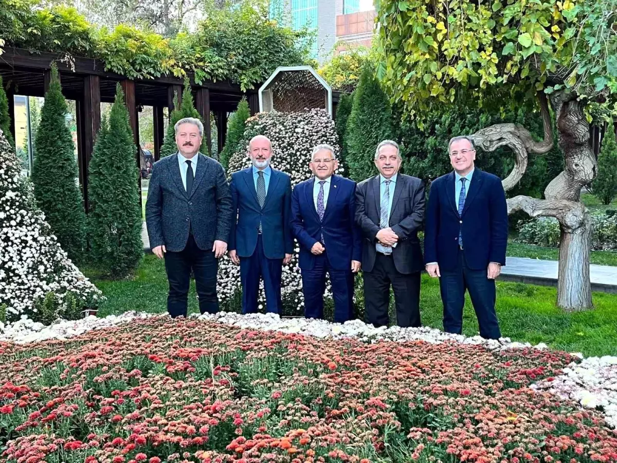Kayseri Büyükşehir Belediye Başkanı ve İlçe Belediye Başkanları Bir Araya Geldi