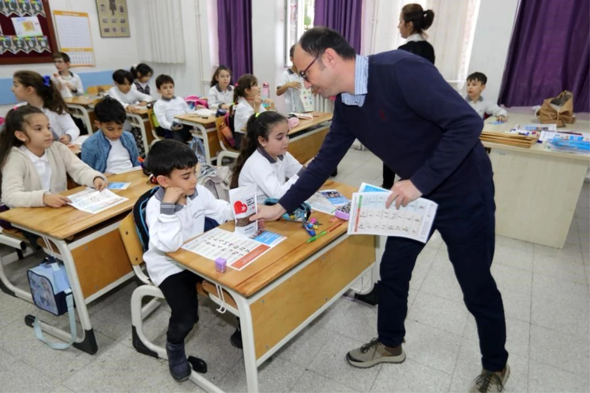 Bayraklı Belediyesi Sokak Hayvanları İçin Okullarda Bilinçlendirme Çalışması Başlattı