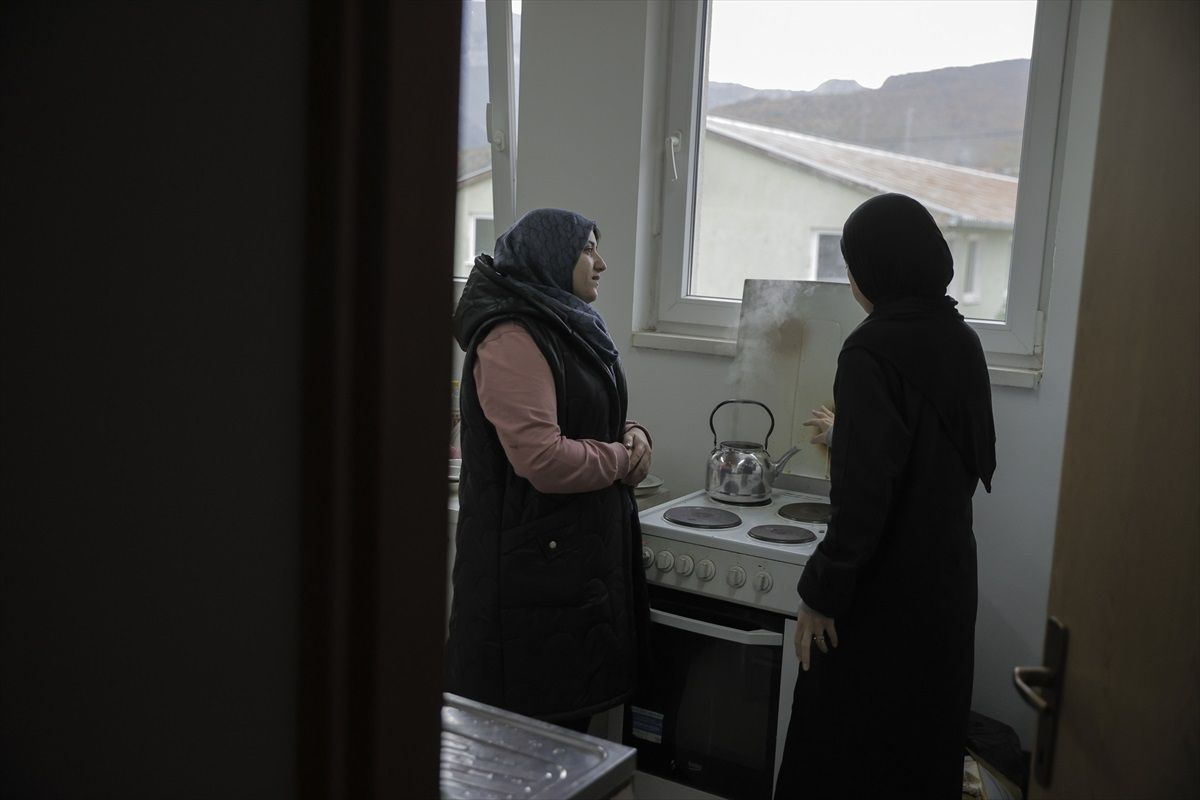 Bosna Hersek İnsan Hakları ve Mülteciler Bakanı Gazze\'den tahliye edilen vatandaşlarla buluştu
