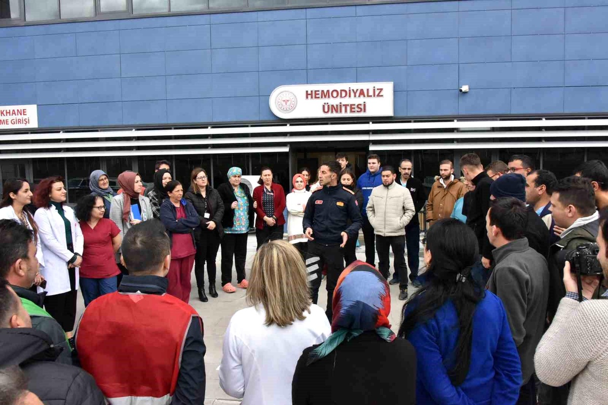 Bozüyük Belediyesi İtfaiye Müdürlüğü Hastane Personeline Yangın Söndürme Eğitimi Verdi