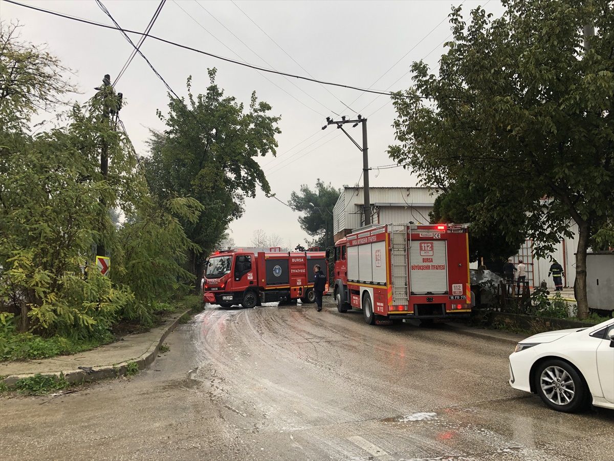 Bursa\'da Sünger Fabrikasında Yangın Çıktı