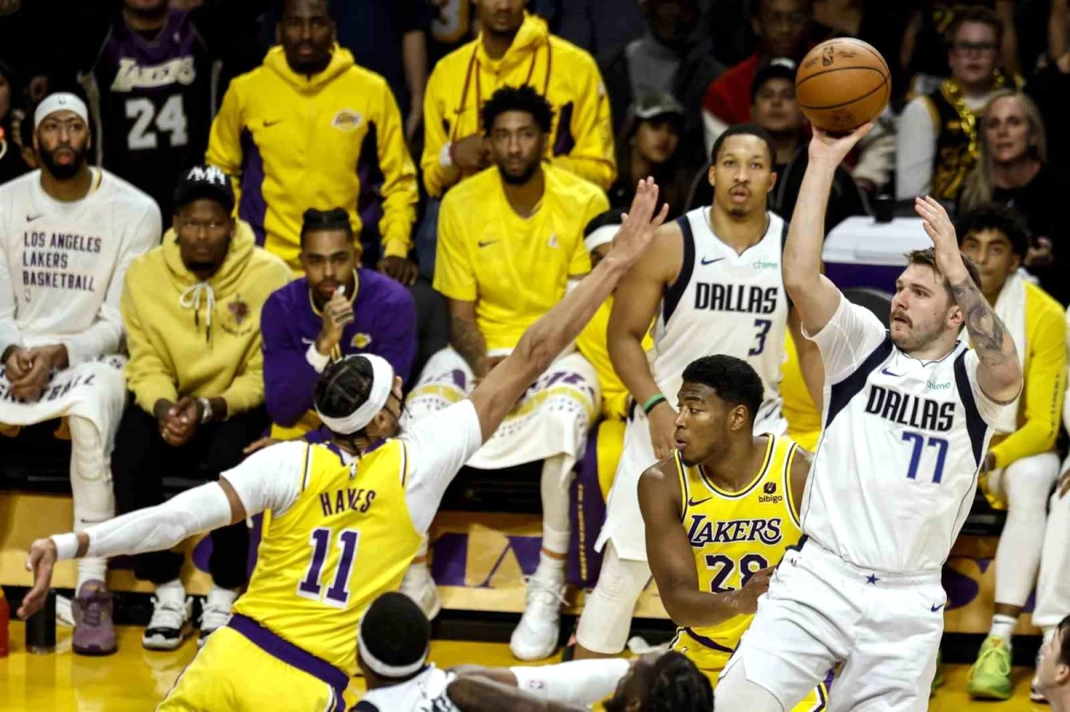 NBA\'de Dallas Mavericks, Los Angeles Lakers\'ı mağlup etti