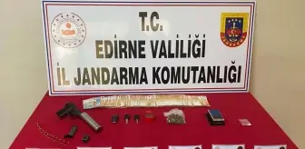 Edirne'de Jandarma Tarafından Yapılan Aramada Tabanca, Uyuşturucu ve Para Ele Geçirildi