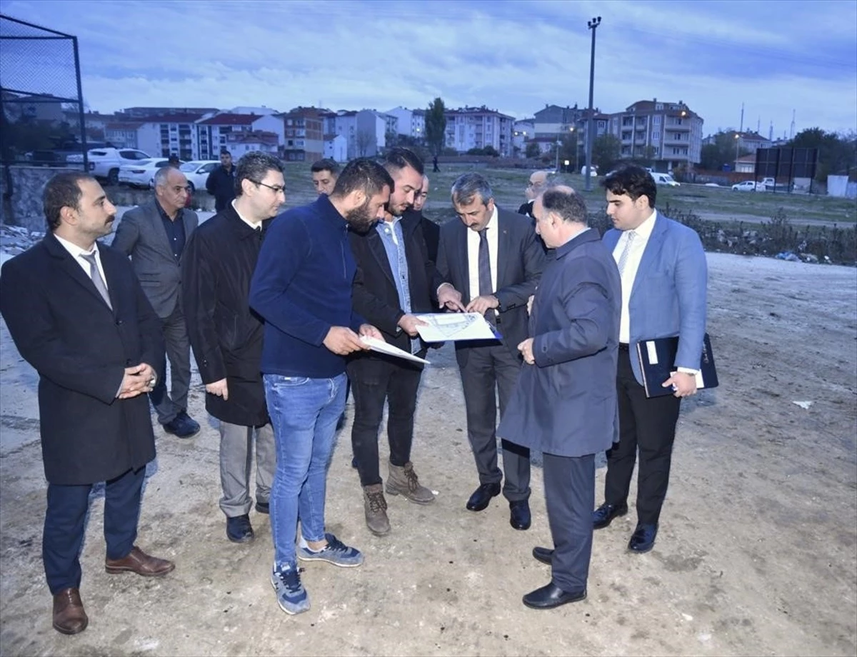 Edirne Valisi Sezer, Tunca Spor Kulübü tesislerinde çalışmaları inceledi