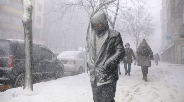 Eldiven, kazak ne varsa hazırlayın! İstanbul'da pazar günü yüksek kesimlere lapa lapa kar yağacak
