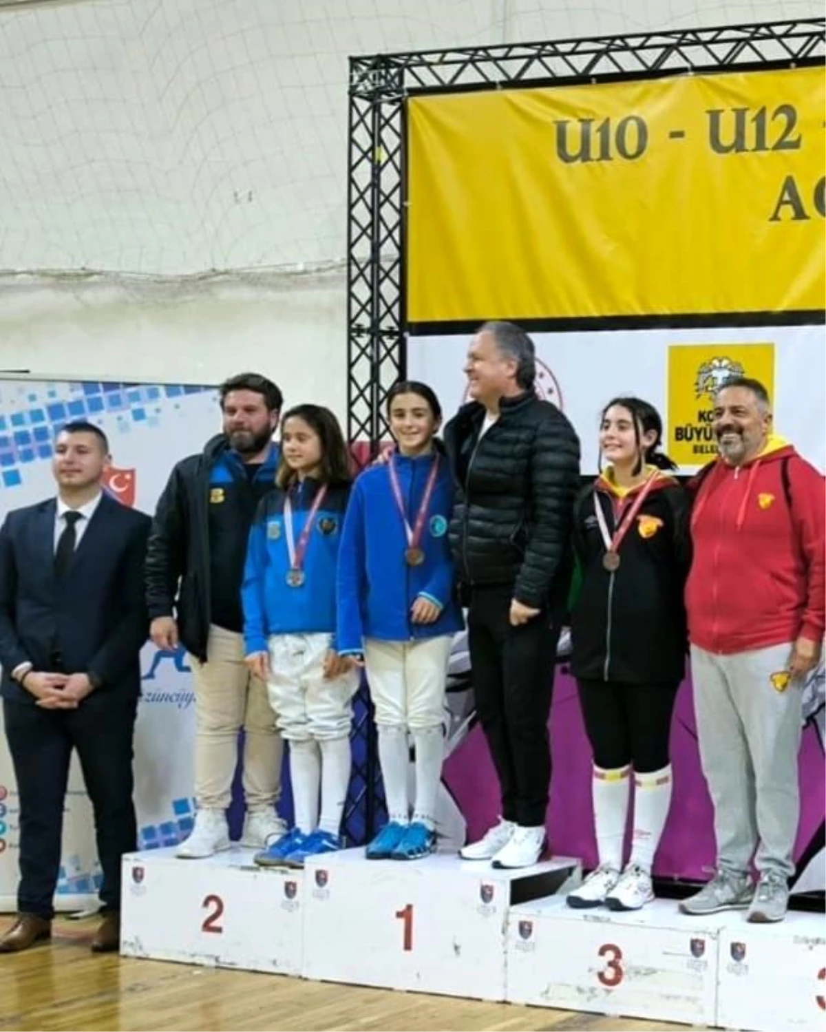 Eskişehirli Sporcu Selin Ece İncesu Eskrim Türkiye Şampiyonası\'nda Altın Madalya Kazandı
