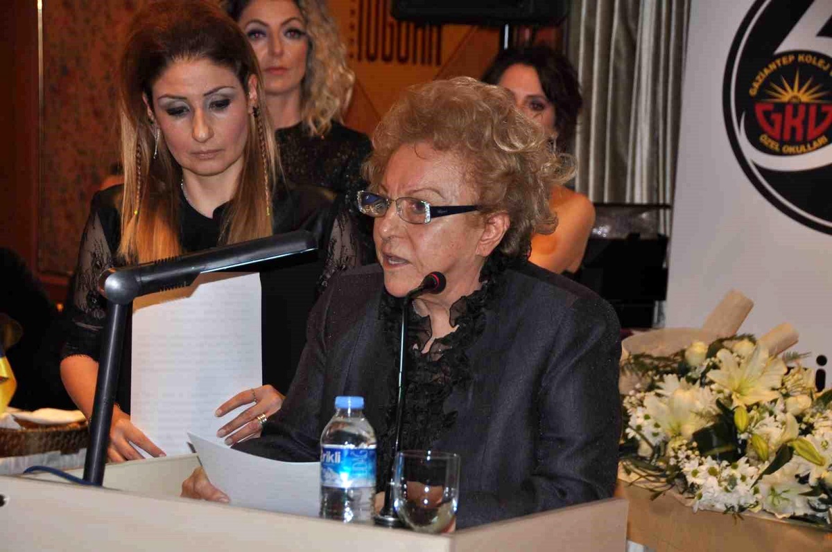 Gaziantep Kolej Vakfı Başkanı Nüket Ersoy\'dan Öğretmenler Günü Mesajı
