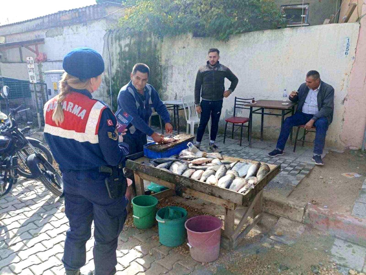 Edirne\'de Jandarma Ekipleri Aile İçi Şiddetle Mücadele ve KADES Bilgilendirme Çalışmalarını Sürdürüyor