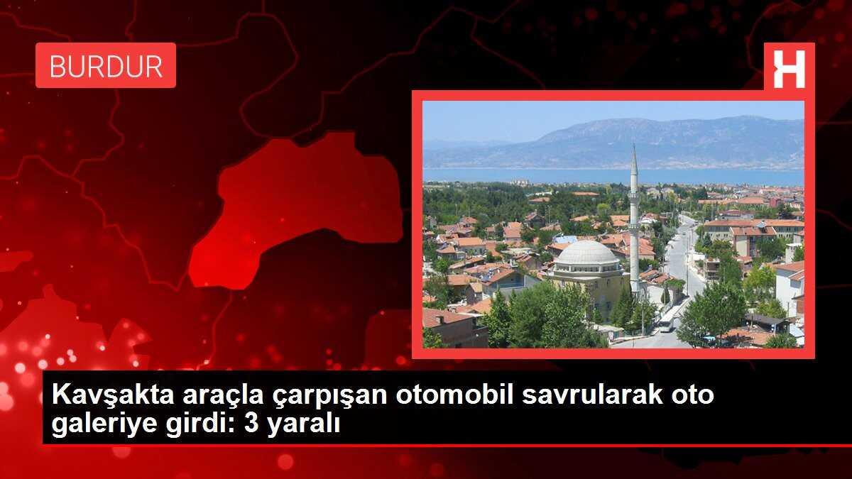 Kavşakta araçla çarpışan otomobil savrularak oto galeriye girdi: 3 yaralı