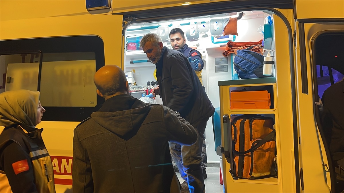 Kayseri\'de zanlı polisten kaçarken kaza yaptı