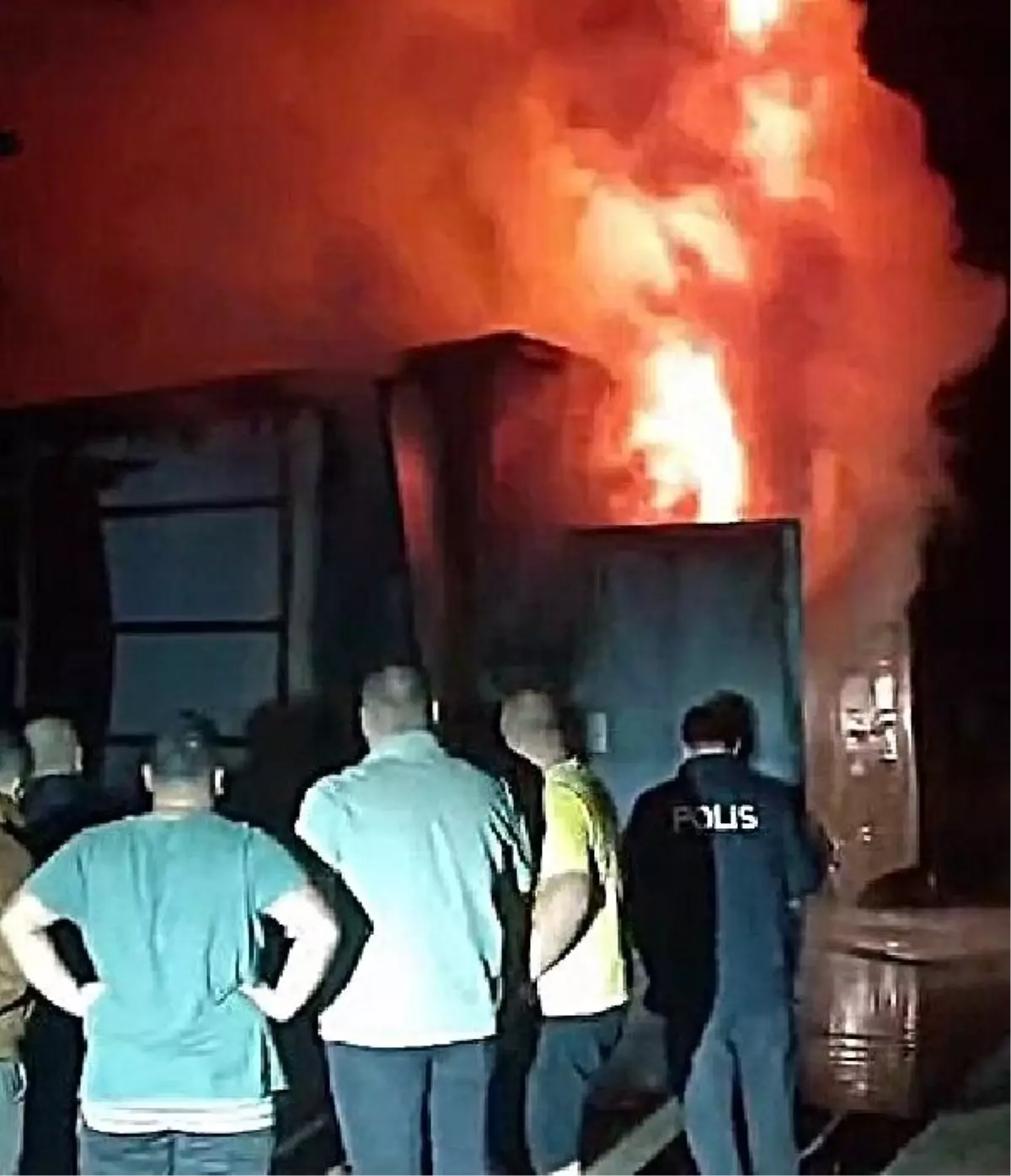 Kereste atölyesindeki yangına 4 saatlik müdahale