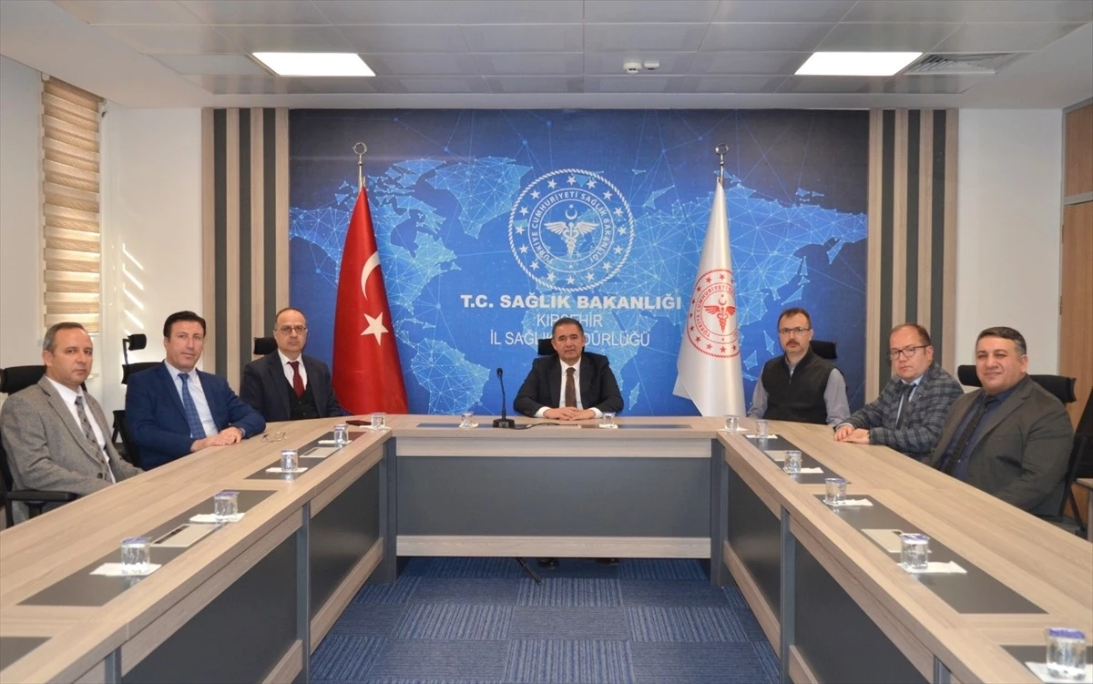 Kırşehir Valisi Hüdayar Mete Buhara, İl Sağlık Müdürlüğüne ziyarette bulundu