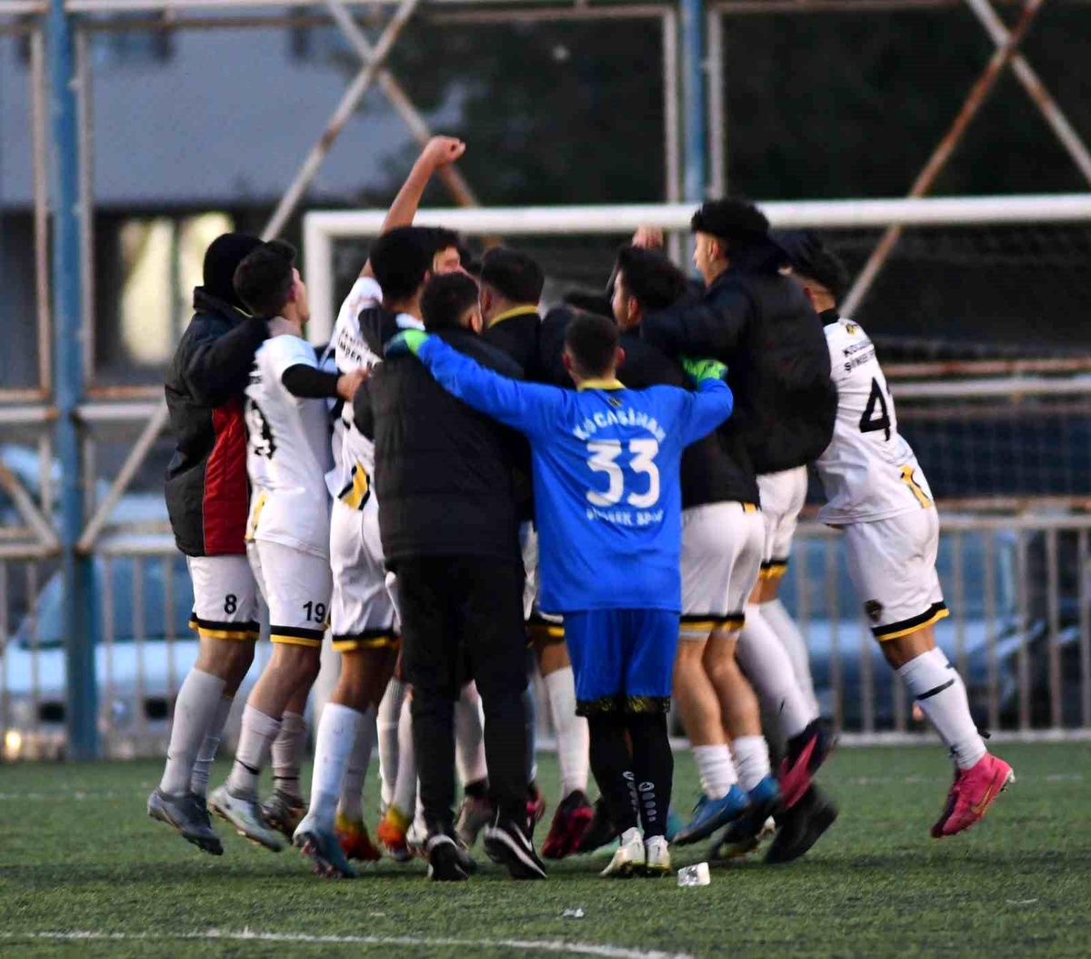 Kocasinan Şimşekspor, Erciyes Esen Makina FK\'yı 4-3 yenerek zirveye ortak oldu