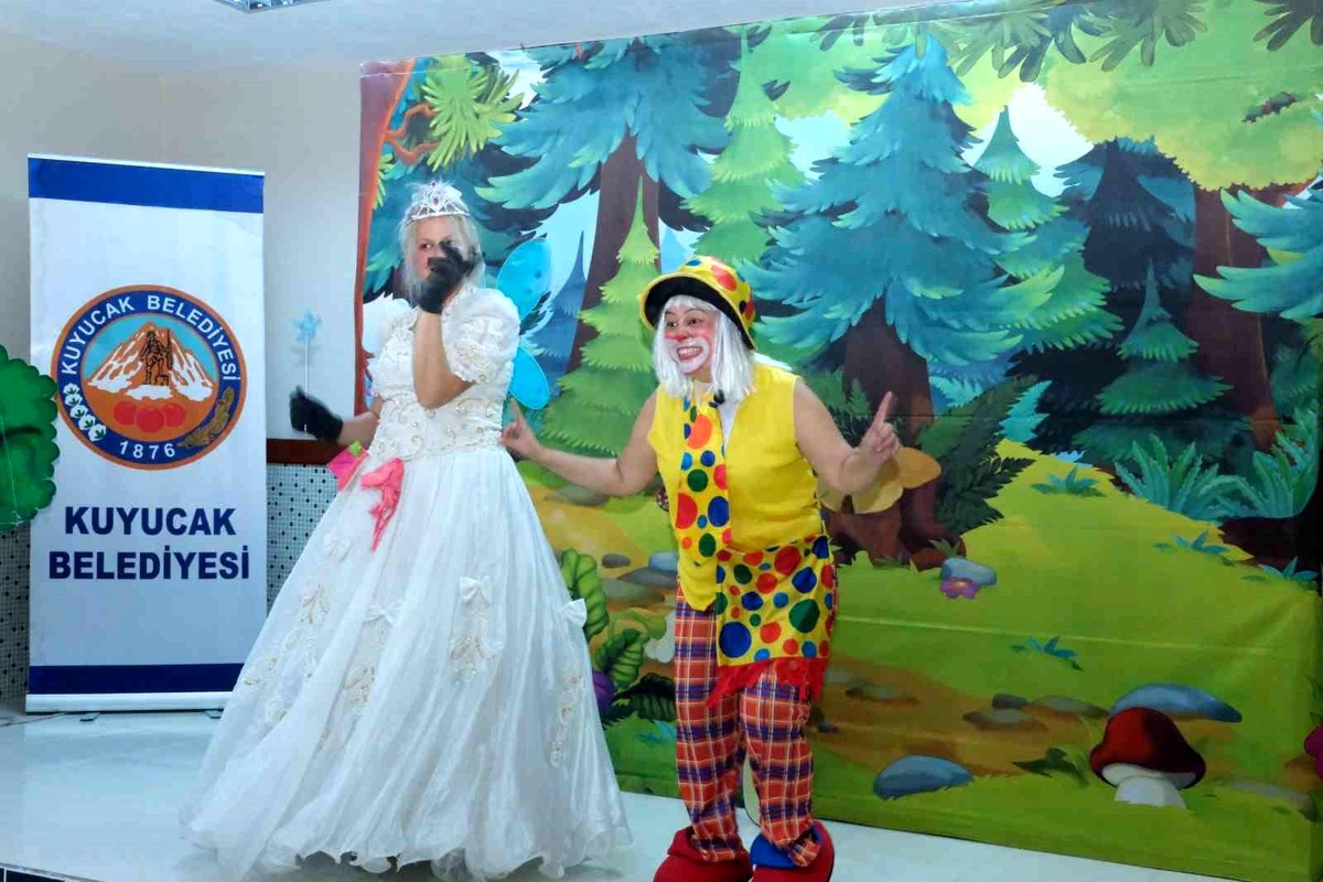 Kuyucak Belediyesi\'nden minikler için gösteri