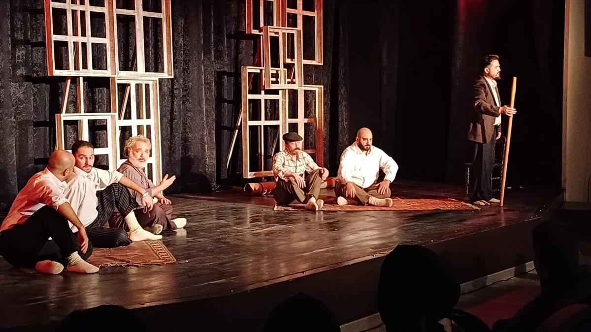 Antalya Devlet Tiyatrosu Malazgirt\'te \'Misafir\' adlı oyununu sahneledi