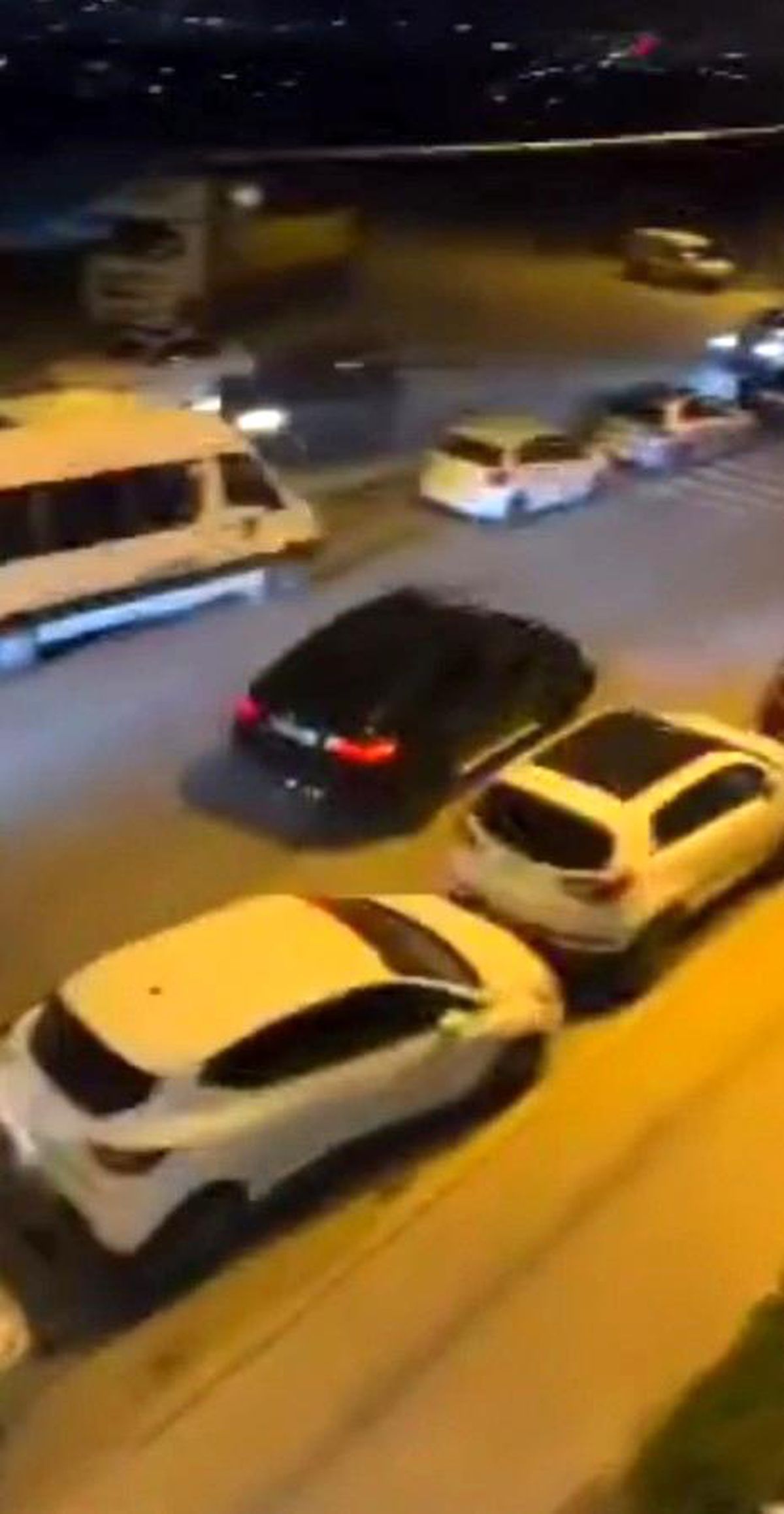 Maltepe\'de park halindeki araçlara çarpan sürücü darp edildi