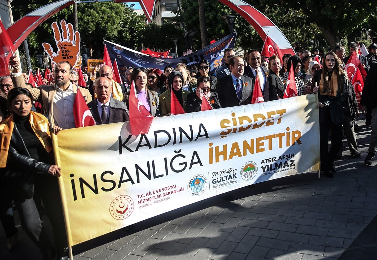 Mersin\'de Kadına Yönelik Şiddete Karşı Farkındalık Yürüyüşü