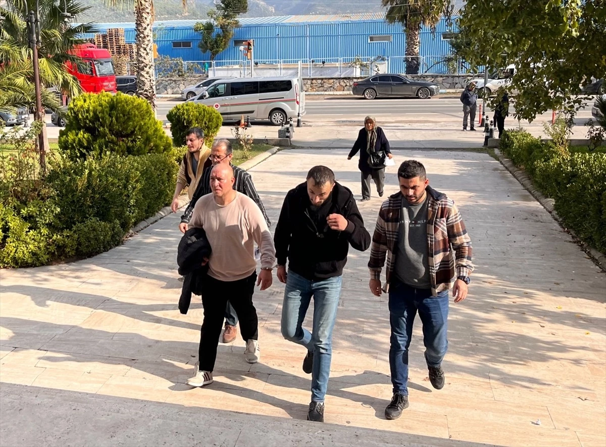 Muğla\'da gasp iddiasıyla gözaltına alınan 3 zanlı tutuklandı