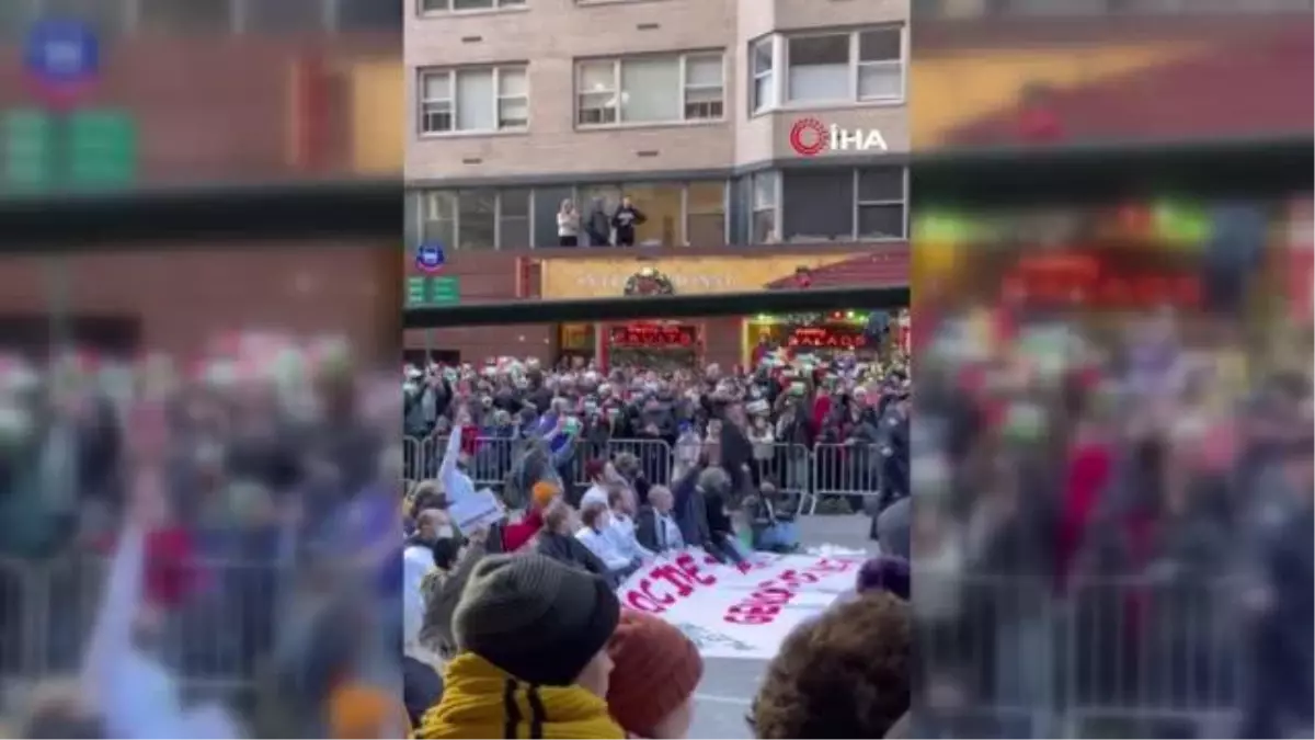 New York'taki Şükran Günü Geçit Töreni'nde Filistin'e destek protestosu