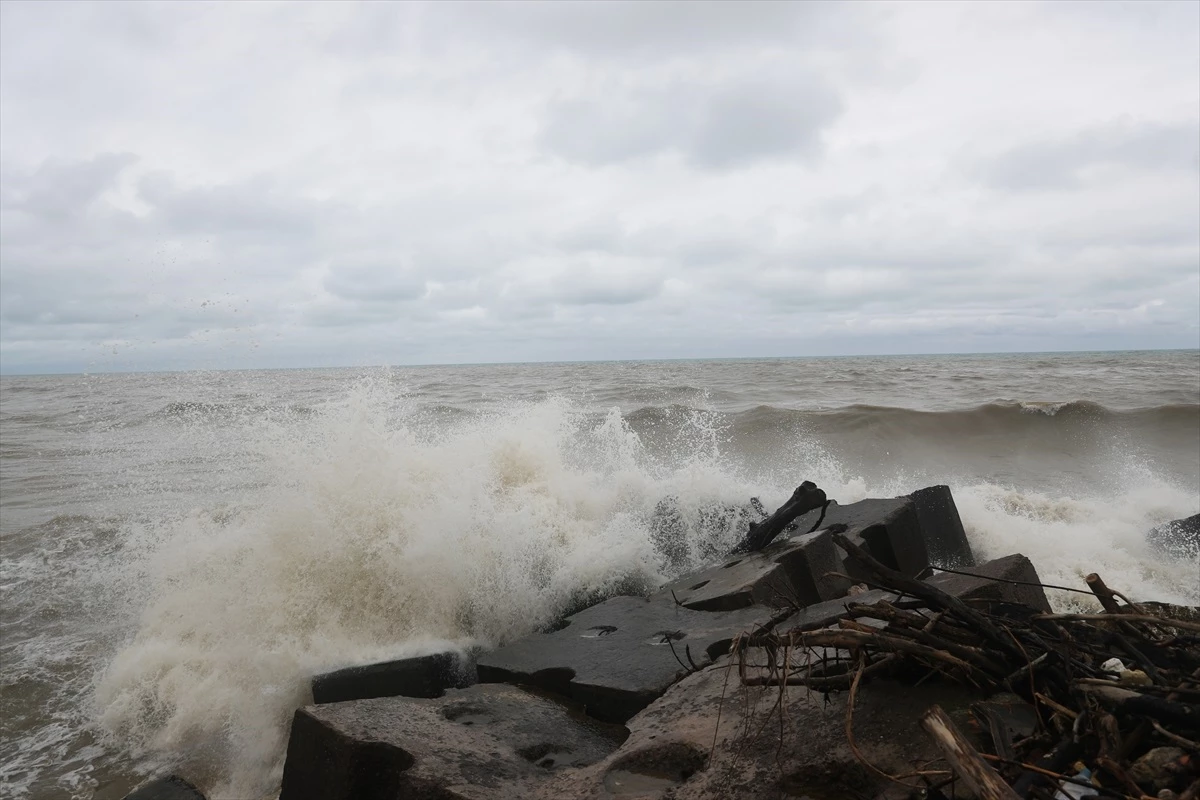 Sakarya\'da balıkçılar sert rüzgar nedeniyle denize açılamadı