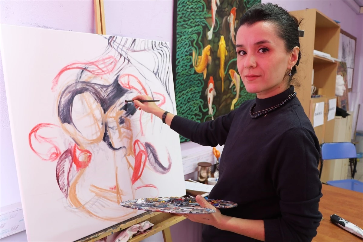 Siirt Takasbank Güzel Sanatlar Lisesi\'nde resim öğretmeni öğrencilere tutkusunu aktarıyor