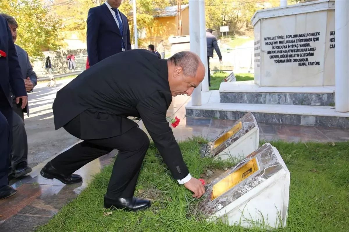 Tunceli\'de PKK\'lı teröristlerce okul lojmanında şehit edilen 6 öğretmen anıldı