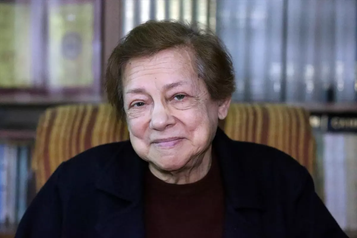 41 Yıl Öğretmenlik Yapan Esma Börek Canıaz Genç Meslektaşlarına Tavsiyelerde Bulundu