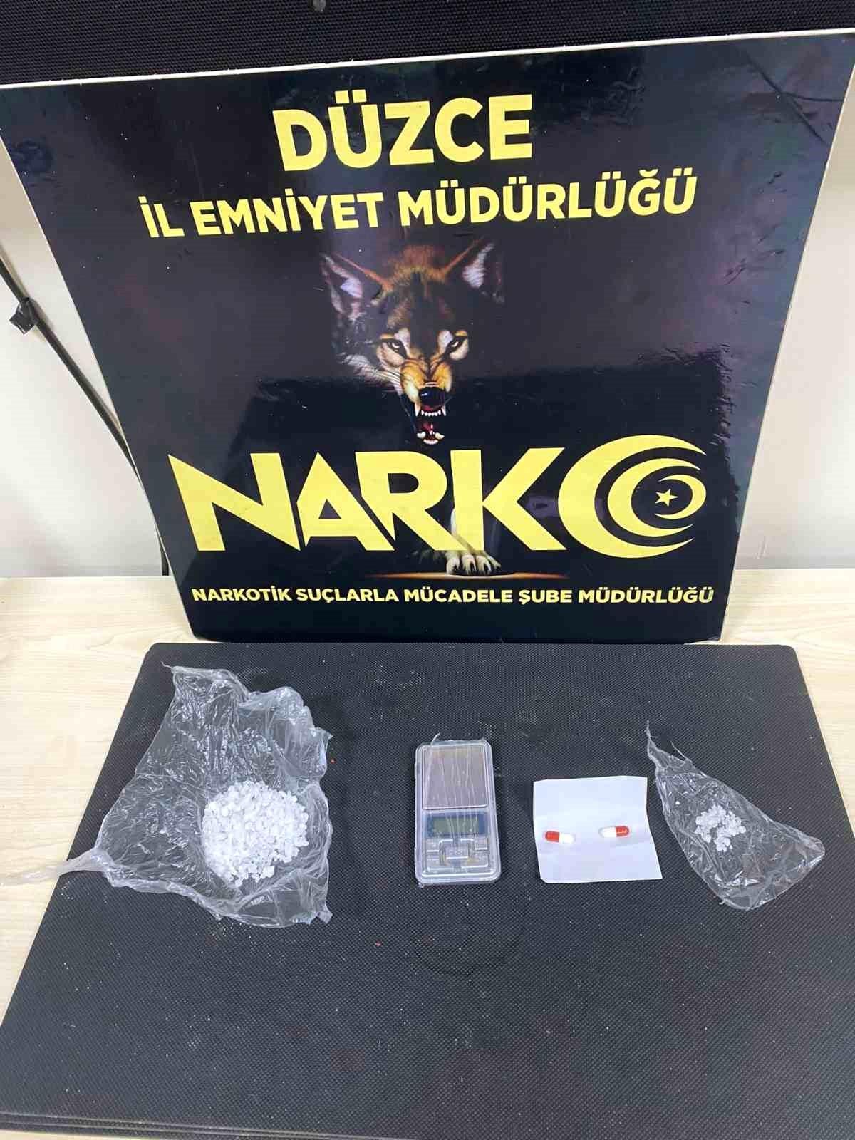 Düzce\'de Uyuşturucu Ticareti Yapan 2 Şüpheli Tutuklandı
