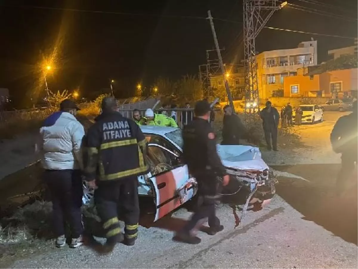 Adana'da otomobilin çarptığı 2 kişi yaralandı