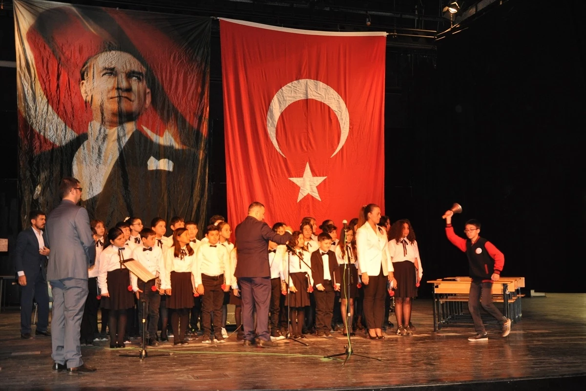 Adana, Mersin ve Hatay\'ın ilçelerinde 24 Kasım Öğretmenler Günü kutlandı