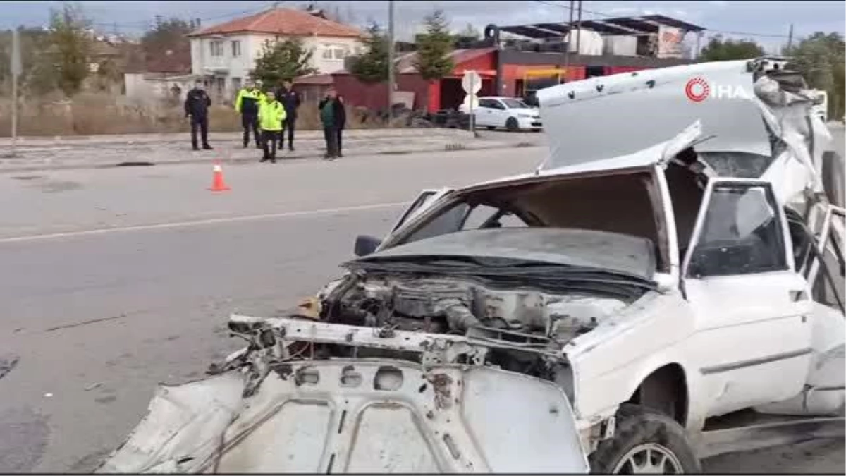 Amasya\'da kazada otomobil hurdaya döndü: 2 yaralı