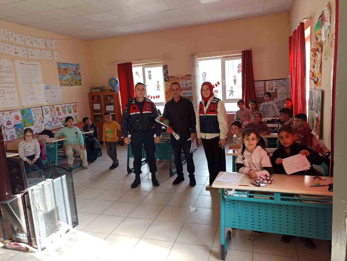 Aydın\'da jandarma öğretmenleri unutmadı