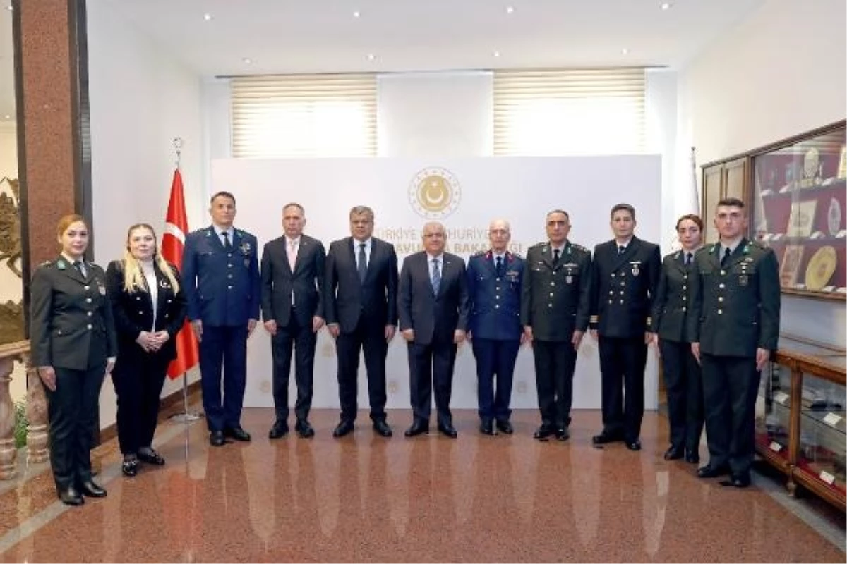 Milli Savunma Bakanı Yaşar Güler, Öğretmenler Günü\'nü kutladı