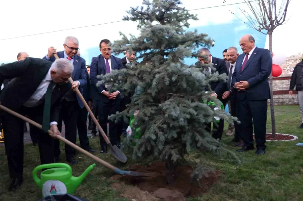 Binali Yıldırım: Filistin\'deki vahşet karşısında uygar dünya susuyor