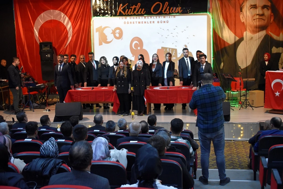 Bitlis\'te Öğretmenler Günü programı düzenlendi