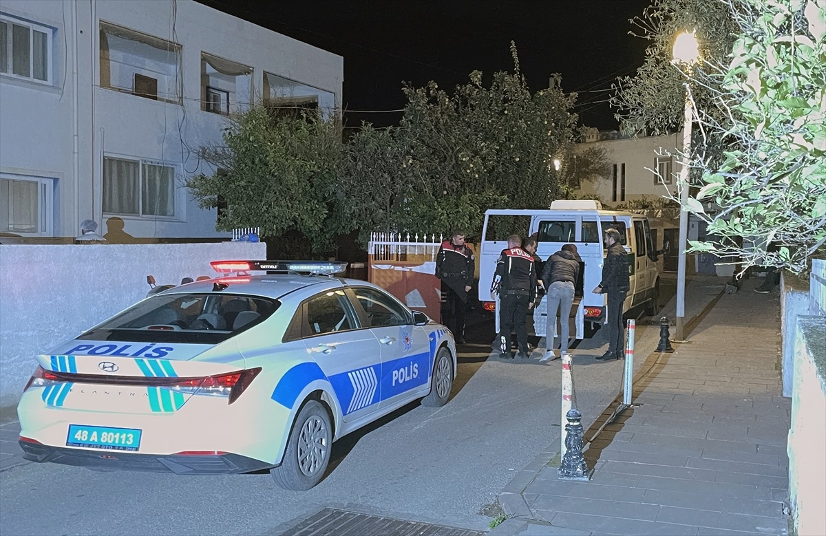 Bodrum\'da bir çocuk annesini bıçaklayarak öldürdü