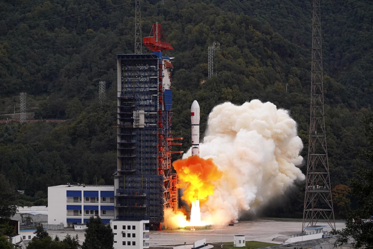 Çin, Sichuan\'da teknoloji deney uydusu fırlattı