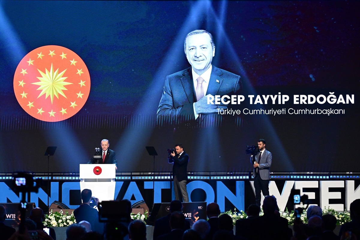 Cumhurbaşkanı Erdoğan: "Ekim ayı itibarıyla son 12 aylık ihracatımız 254,8 milyar doları buldu.