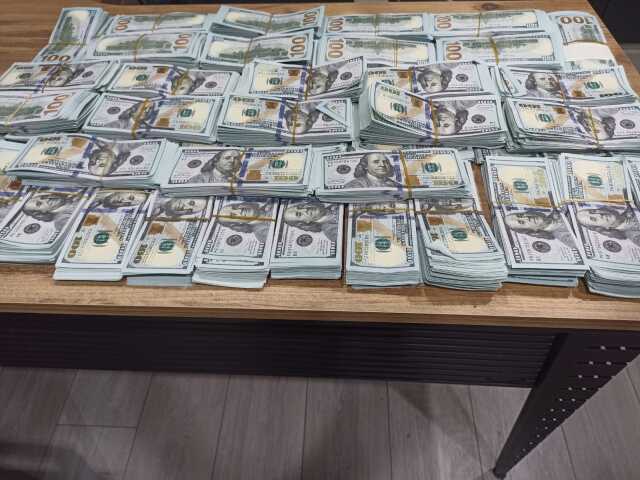 Deste deste sahte dolarla yakalandılar! Türkiye tarihinde tek seferde ele geçirilen en büyük miktar Deste deste sahte dolarla yakalandılar! Türkiye tarihinde tek seferde ele geçirilen en büyük miktar