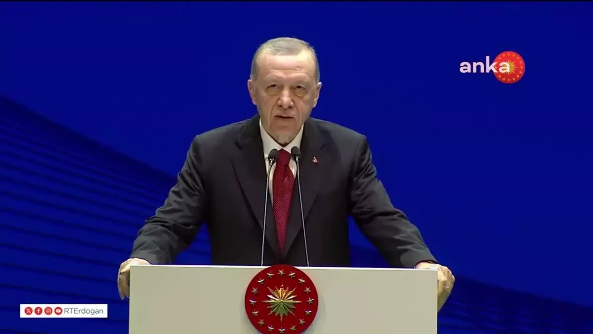 Cumhurbaşkanı Erdoğan: "Emeklilere verilen 5 bin TL hesaplarına yatırıldı.