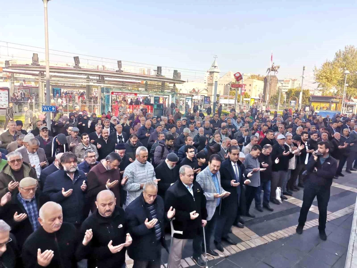 Kayseri\'de Gazze için gıyabi cenaze namazı kılındı