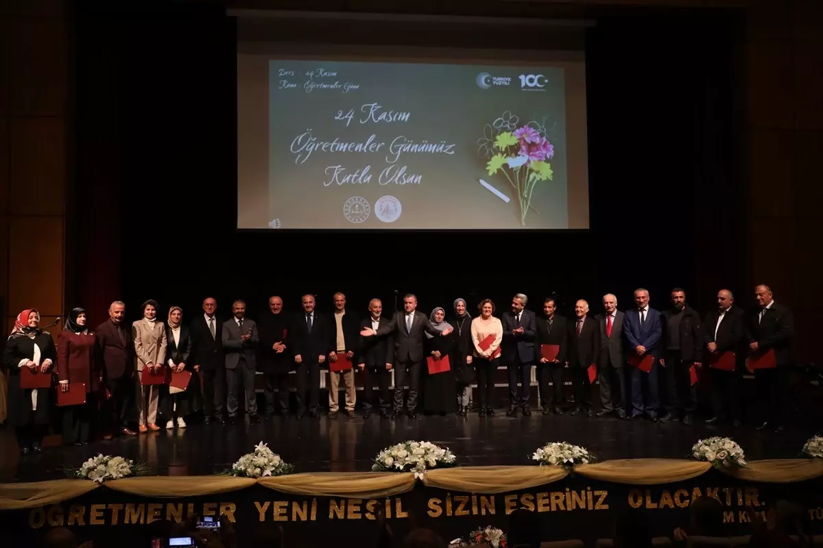 Gençlik ve Spor Bakanı Bak, Rize\'de Öğretmenler Günü töreninde konuştu Açıklaması