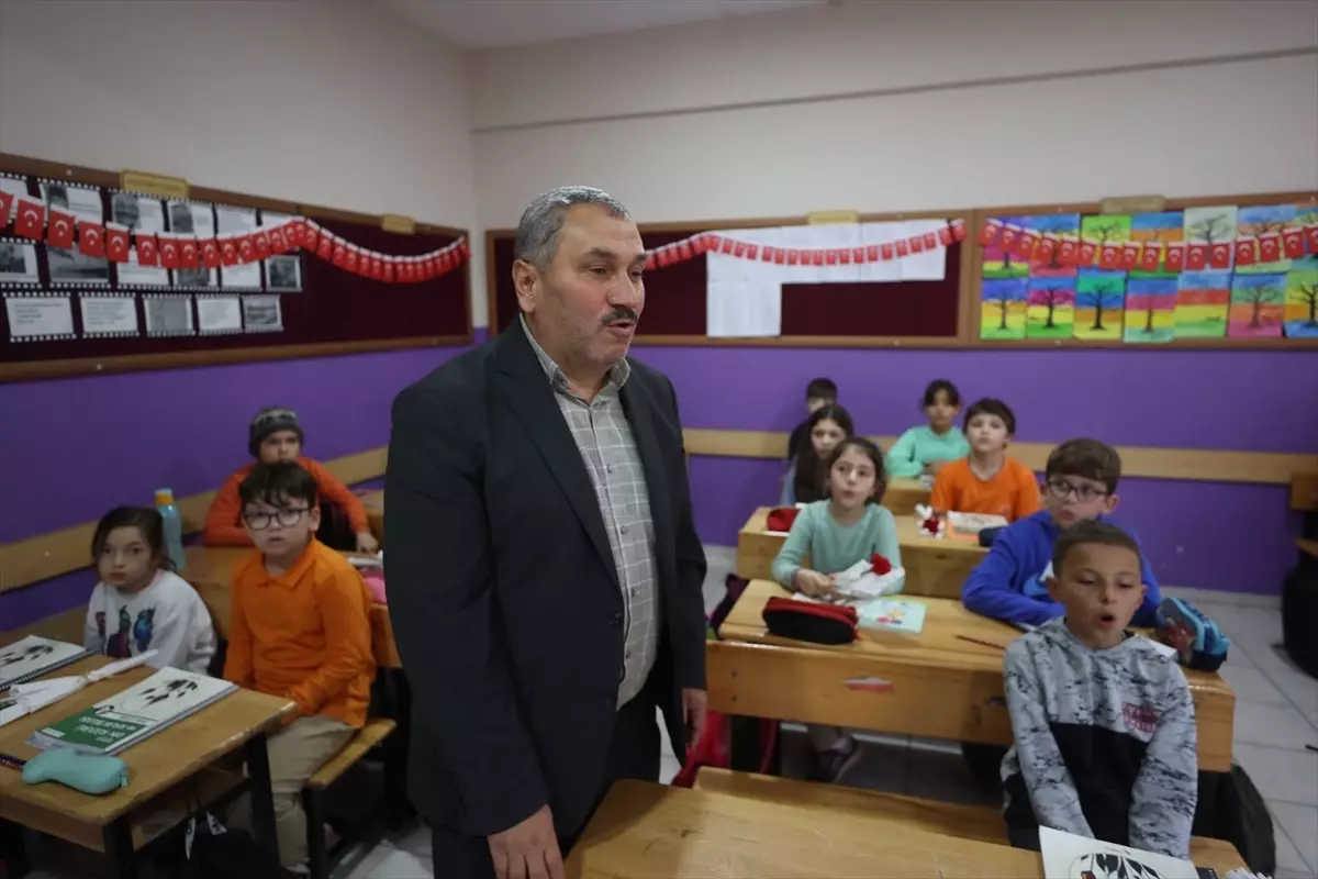 Görme engelli öğretmen, emekliliğe rağmen mesleğinden ayrılamadı