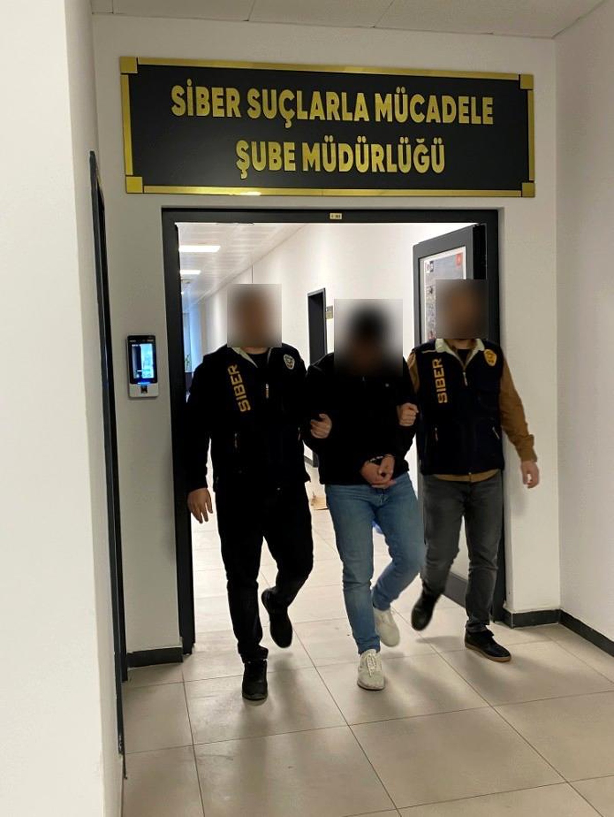 Kocaeli\'de aranan 2 şahıs yakalandı